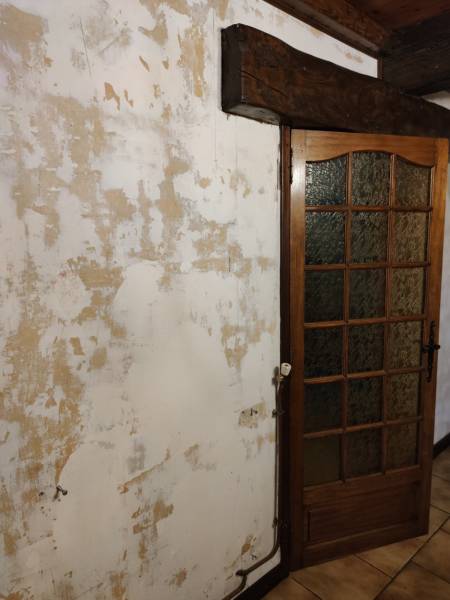 Comment cacher les aspérités d’un mur avec un enduit ?