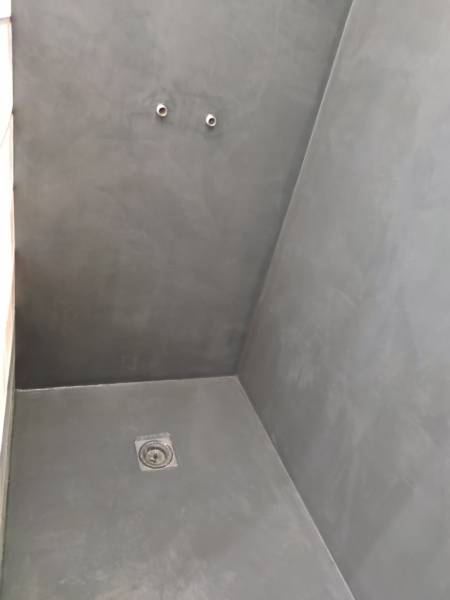 Peut-on faire un béton ciré dans une salle de bain ?