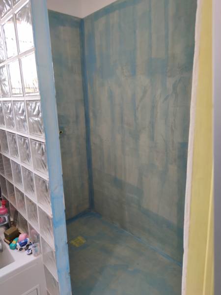 Peut-on faire un béton ciré dans une salle de bain ?